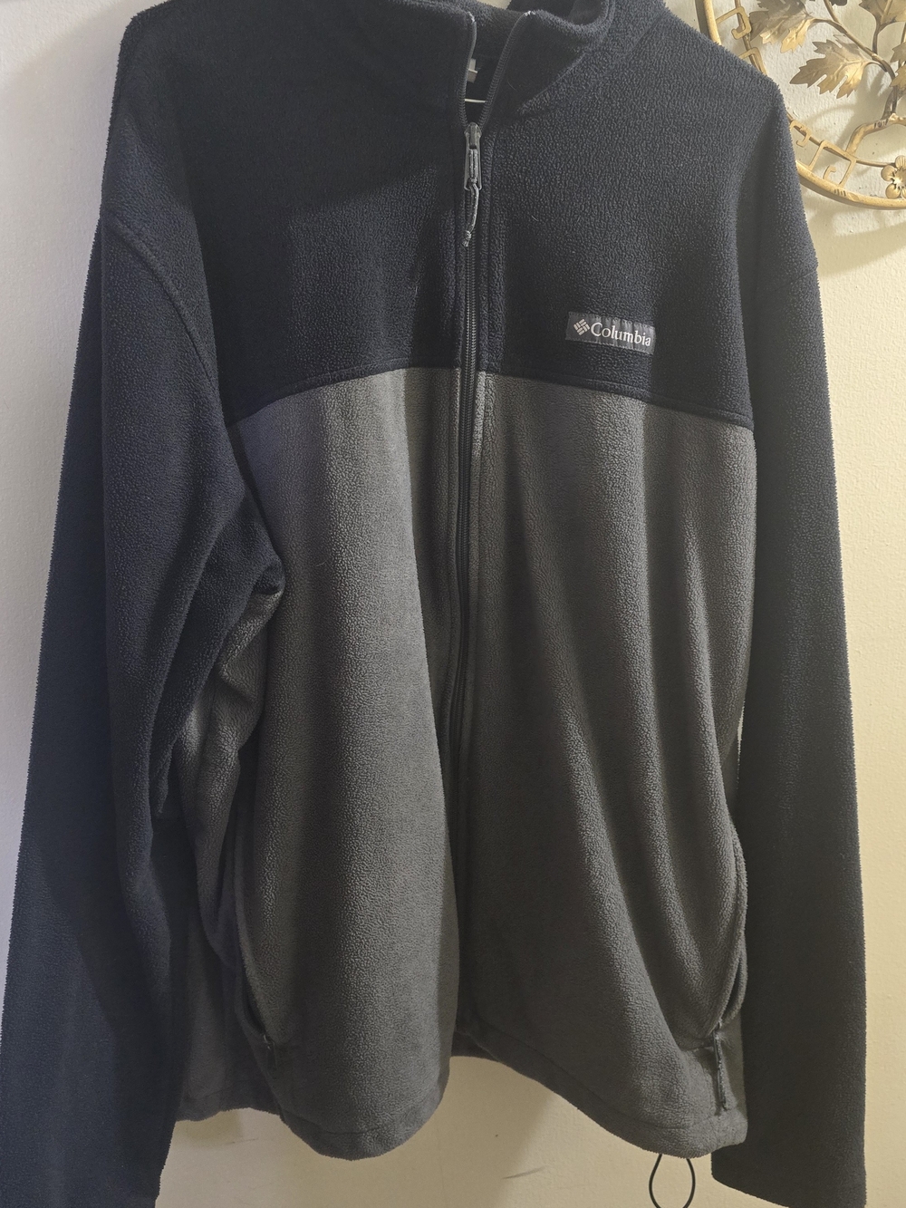 Columbia Men’s Black and Gray Full-Zip Fleece Jacket